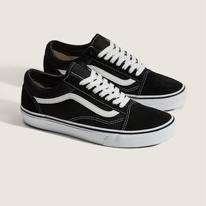Vans Old Skool Shoe in Black and White. Size 7